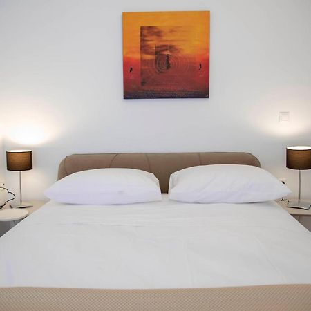 Konstantinos Stylish Brand New Apt In The Heart Of Афины Экстерьер фото