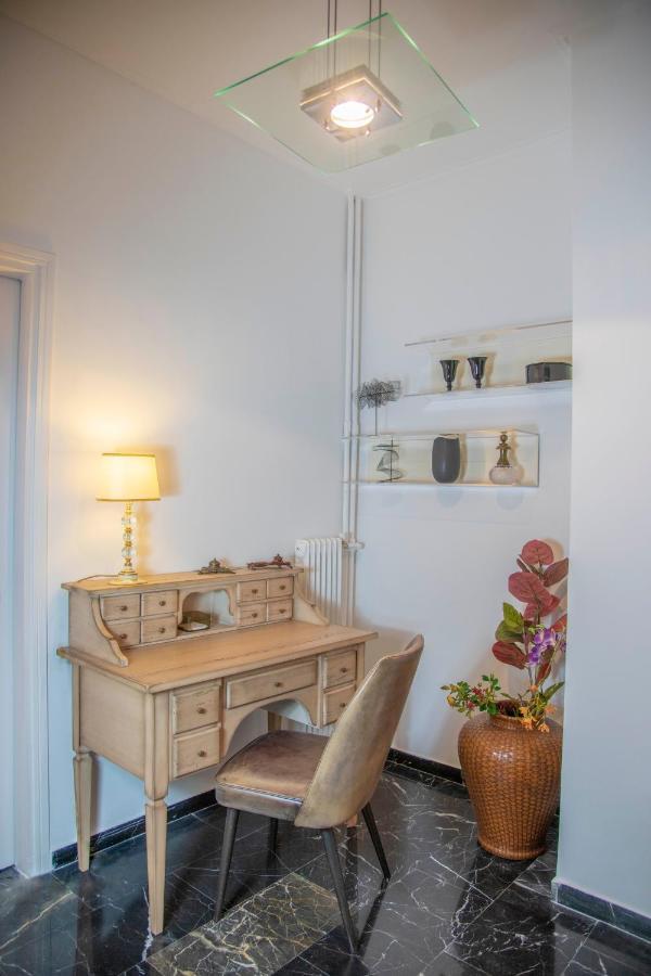 Konstantinos Stylish Brand New Apt In The Heart Of Афины Экстерьер фото