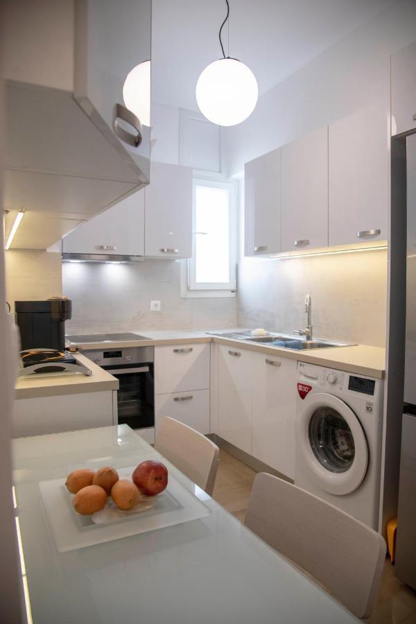 Konstantinos Stylish Brand New Apt In The Heart Of Афины Экстерьер фото