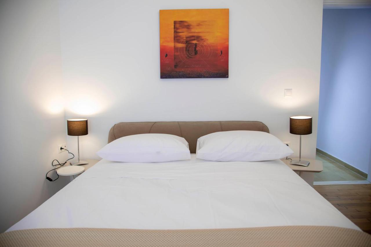Konstantinos Stylish Brand New Apt In The Heart Of Афины Экстерьер фото